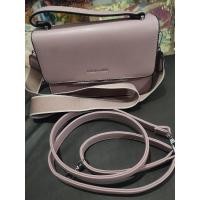 ราคา กระเป๋าสะพายข้าง charles & keith สีชมพูกะปิ (8915153538)
