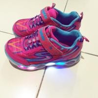 ราคา ส่งต่อ รองเท้า skechers เด็กหญิง แท้จากช็อป มีไฟแว้บๆด้วย (1896948621)