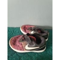 ราคา รองเท้าผ้าใบ เด็ก Nike สีชมพู จุดดำ มือสอง สภาพดี (24061311218)