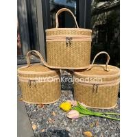 ราคา กระเป๋ากระจูดใส่เครื่องสำอางค์ขนาด 8*5นิ้วสูง6.5นิ้ว (29671844504)
