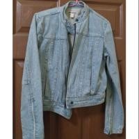ราคา Gap แท้ เสื้อยีนส์ สีอ่อน S M (6209515000)