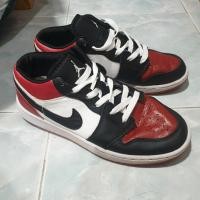 ราคา รองเท้าผ้าใบ NK AirJordan สีแดงขาวดำ ของแท้มือสอง (57402596582)