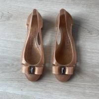 ราคา ✨ Ferragamo ✨ copper glitter jelly flats (35) มือสอง (48960234007)