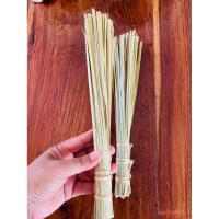 ราคา ไม้พรมน้ำมนต์ทำจากหญ้าคาธรรมชาติขนาดยาว30cm.(1คู่) (52609150792)