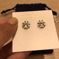 ราคา ต่างหู Tory burch สีเงิน ของแท้ 100% (2776120175)