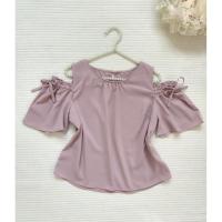 ราคา เสื้อเปิดไหล่สีชมพูกะปิละมุนๆ ดีเทลผูกโบว์แขน งานแบรนด์ญี่ปุ่นแท้ CHIP CLIP (47761259535)