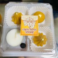 ราคา ขนมลาดูโมทะกะ ปิดทองมงคล 20 กรัม 3 ลูก พร้อมเทียนกำยาน ขนมที่องค์พระพิฆเนศโปรดปรานที่สุดมากกว่าของบูชาอื่นใดๆ (3342792050)