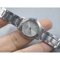 ราคา นาฬิกา Vintage มือสองญี่ปุ่น Seiko 7N01 0AM0 หน้าปัดสีเงิน ผู้หญิง Quartz ทรงกลม 25mm (43122803763)
