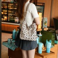 ราคา Issey Miyake Same Style Baguette Bag Underarm Bag Geometric Diamond กระเป๋าถือความจุขนาดใหญ่ All-Match กระเป๋าสะพาย Messenger Bag (53207707342)