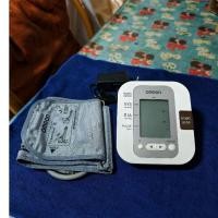 ราคา made in japan เครื่องวัดความดัน Omron JPN 1 HEM 7200 (มือสองตู้ญี่ปุ่น) (27588099272)