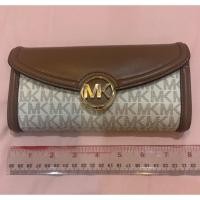 ราคา MK กระเป๋าสตางค์ใบยาว สีขาว น้ำตาล มือสองใหม่มาก (7764852859)
