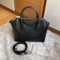 ราคา Very good condition‼️ Givenchy antigona small ปี2016 สภาพดีมากค่า ทรงตั้งสวย หูตั้ง ขอบมุมงาม ภายในสะอาด รวมๆสวยจ้า (5016206077)