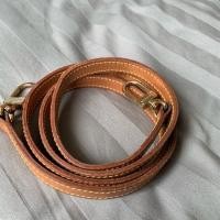 ราคา สายสะพายกระเป๋า Louis Vuitton strap ของแท้ มือสอง (2605693782)