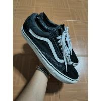 ราคา Vans สีดำหนอนขาว ไซร้ 43/28 มือสองของแท้ (53404784379)
