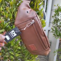 ราคา ส่งฟรี | ขายส่งกระเป๋าสะพายหนังสังเคราะห์คุณภาพดีที่สุด Wais Bag Original DM (45956896738)