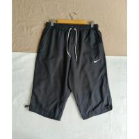 ราคา NIKE size XL กางเกงขา 5 ส่วน ผ้าร่มสีดำสภาพสวย รอบเอว 32-36 สะโพก 44 ถึง 46 ความยาว 26 นิ้ว งานเอวยืดมีกระเป๋าข้าง (57610402896)