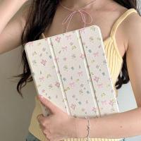 ราคา เคส ลายดอกไม้ ประดับโบว์ พร้อมช่องใส่ดินสอ สําหรับ iPad 10.2 iPad Air 5 4th Generation 10.9 iPad 9.7 Air1 2 5 6th 2017 2018 10.2 7 8 9 10 Pro11 (24223271490)