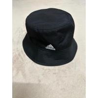 ราคา หมวกบักเก็ตสีดำ Adidas ของแท้% (21981195387)