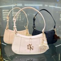 ราคา LYN : กระเป๋าสะพายข้าง Wendy Brighton LL24WBF443 ของแท้จากช็อป 100% พร้อมถุงแบรนด์ (44857100279)