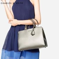 ราคา CHARLES and KEITH Handbag มือสองของแท้ แม่ค้าใช้เอง ซื้อจากshopเลยค่ะ (3166542026)
