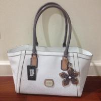 ราคา กระเป๋า Guess ของแท้ ใหม่ ป้ายห้อย (4967750)