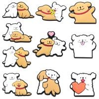 ราคา 1ชิ้นการ์ตูนสีเหลืองสีขาวลูกสุนัขรองเท้าCharms PVCอุปกรณ์เสริมสวนรองเท้าตกแต่งDIYที่ถอดออกได้รองเท้าแตะรองเท้าหัวเข็มขัดเด็กX-masของขวัญ (54710468229)