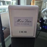 ราคา ส่งต่อ Miss Dior Eau de Parfum ขนาดพกพา 5ml (45507297563)