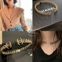 ราคา ของแท้ CHANEL โลหะกลวงออกโลโก้สร้อยคอสร้อยคอคอ (45558260468)
