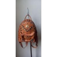 ราคา Sale กระเป๋าเป้หนังหนา MCM ปากบนหัวซิปคู่ หิ้วถือได้,สะพายหลังได้ ขนาด 11 × 10 นิ้ว (29679179430)
