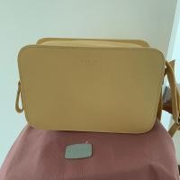 ราคา กระเป๋าสะพายข้างหนังแท้ Radley (used) (24872135160)