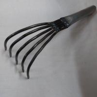 ราคา ขายเป็นอัน คราด คราดขุดคุ้ยดิน คราดหญ้า คราดเหล็กแปบ ใช้พรวนดิน ขุด Rake small handle คราดมือแมว ขุดเห็ด ตะกาว (5572270784)
