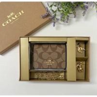 ราคา Coach Boxed Mini Wallet On A Chain In Signature Canvas (40219869159)