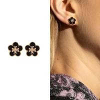 ราคา Tory Burch Logo-engraved Earrings ของแท้จากช็อปเกาหลี️ Pre-order ต่างหูติดหู (51109436156)