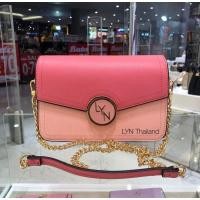 ราคา (ส่งฟรี) กระเป๋า LYN รุ่น Alfie Crossbody สีชมพูทูโทน พาสเทล ของแท้ จาก shop (17274166007)