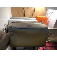 ราคา coach used ทรงหมอน 7นิ้ว สีทอง สภาพ 99% (19450814240)