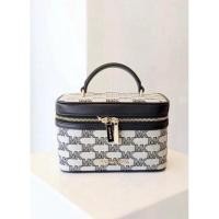 ราคา ✨พร้อมส่ง MICHAEL KORS MULTI MD ZIP TRUNK CROSSBODY ทรงกล่องสายสปอร์ต สวยมากค่ะ✨ (52755907816)