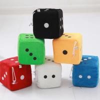 ราคา 6ชิ้นลูกเต๋าของเล่นตุ๊กตารถเตียงแขวนของเล่นที่มีถ้วยดูดเด็กความเครียดบรรเทาบีบของเล่น หลากสี กํามะหยี่ลูกเต๋าจี้ (57358122916)