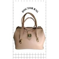 ราคา กระเป๋า St.Scott London Doctor Bag สีชมพูอ่อน (42064391098)