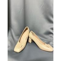 ราคา รองเท้าส้นสูงมือสองสีครีม Size 40 (28371363233)