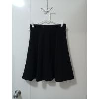 ราคา GU กระโปรงสั้น ทรงเอ (Size:L) สีดำ มือสอง (25356015116)