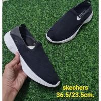 ราคา skechers แท้ มือสอง 36.5 (22515627563)