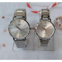 ราคา นาฬิกาคู่รัก Casio รุ่น MTP-VT01D-7B , LTP-VT01D-7B สายสแตนเลส หน้าปัดขาว สไตล์เรียบหรู -ของแท้ 100% รับประกันสินค้า 1ปี (11221044511)