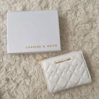 ราคา Charles and Keith ck quilted white fold wallet mini white fold wallet (49105527277)