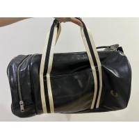 ราคา กระเป๋า Fred Perry Classic Barrel Bag (24472365370)
