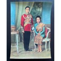 ราคา พระบรมฉายาลักษณ์และพระฉายาลักษณ์ในหลวงรัชกาลที่ 9 และพระราชินี ภาพ3มิติ เก่าแท้ ของเก่า ของบูชาและสะสม ใส่กรอบแล้วสวยมาก (18984737899)