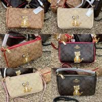 ราคา กระเป๋าหิ้วหรือสะพายข้างได้ COACH TOP HANDLE POUCH SIGNATURE WITH BABY TIGER PRINT (16762403826)