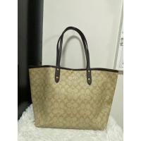 ราคา กระเป๋าชอปปิ้ง Coach กลับด้านได้ สีครีม (28400597501)