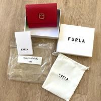 ราคา ❤️ส่งต่อ ของใหม่ ❤️Furla กระเป๋าสตางค์ สีแดง แบบพับสามทบ หนังแท้ เฟอล่า อุปกรณ์ ถุงผ้า กล่อง การ์ด (29313946213)