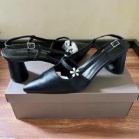 ราคา รองเท้าส้นสูง Charles&Keith มือสอง size EU37 มีดีเทลดอกไม้คาด (24176018330)