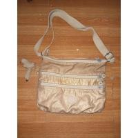 ราคา กระเป๋า kipling แท้ สะพายได้ทั้งไหล่ และ crossbody กว้าง 13 นิ้ว ยาว 10 นิ้ว สีน้ำตาลทอง สีไม่เฟด มีตำหนิ (53409861847)